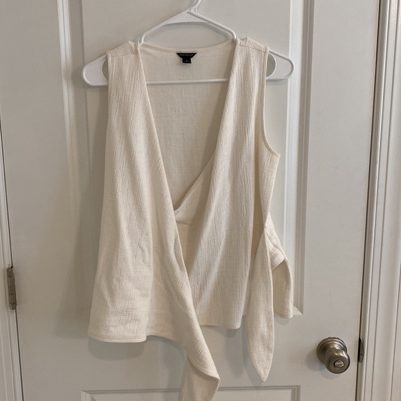 Ann Taylor Knot front top - Picture 5 of 5